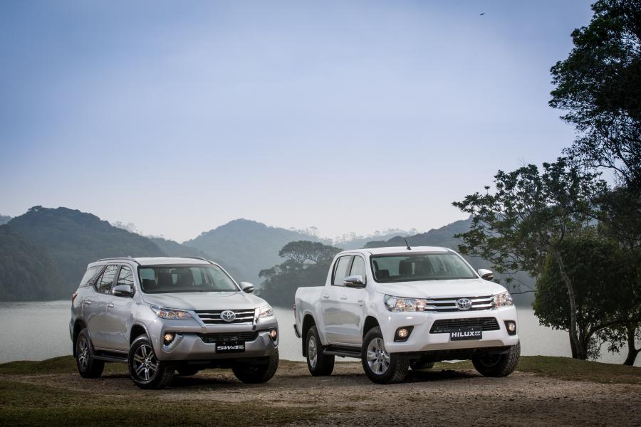  Toyota Hilux SRV Double Cab 2016 года  (LA) (фото 19 из 20)